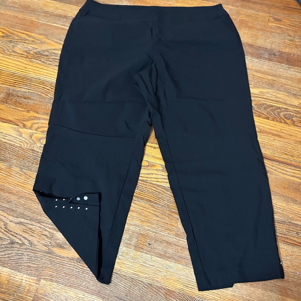 Roz & Ali Black Cropped Women's Pants